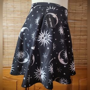 Hot Topic B&W Celestial Print Skater Skirt ☀️🌛